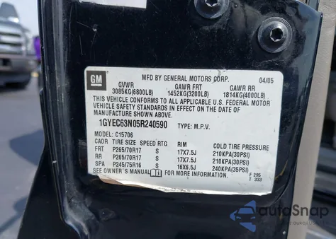 2005 Cadillac Escalade Standard z USA, uszkodzony, nr VIN 1GYEC63N05R240590